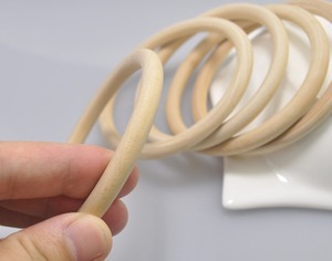 Bracelet tendance en bois massif pour femme, fait main, écologique, léger, personnalisable, durable, poli, couleur personnalisée - Product Image 2