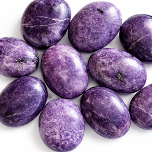 Pierre de paume ovale en Lépidolite naturelle, gravée à la main, de luxe, cristal violet de guérison, Reiki, méditation, soulagement du stress, décoration - Product Image 1