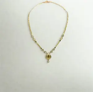 Ensemble élégant de collier et de boucles d'oreilles en or avec accents en forme de cœur et pendentif en forme de larme pour les mariages, les fêtes et les occasions festives - Product Image 2