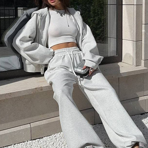Ensemble de survêtement tendance pour femme, coupe oversize et ample, avec sweat à capuche en molleton épais et pantalon de survêtement décontracté, style streetwear - Product Image 3