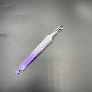 Pince à épiler à cœur double ton à 45 degrés Pince à épiler d'extension de cils en acier inoxydable de haute qualité - Product Image 3