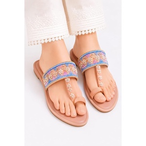 Chappals Kolhapuri pour femmes, nouveau style, impression personnalisée, antidérapants, imperméables, semelle en cuir véritable, doublure en velours, tendance - Product Image 3
