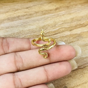 Anillo de Serpiente de Alta Demanda, Anillo Gótico de Latón para Mujer, Chapado en Oro de 18k, Joyería Minimalista con Diseño de Animal, Anillo de Serpiente Vintage al por Mayor - Product Image 4