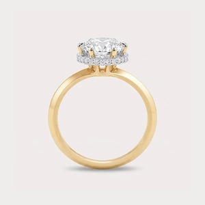 Bague de fiançailles pour femme en or jaune 14 carats avec diamant rond brillant de laboratoire de 2,13 carats et halo caché - Product Image 2