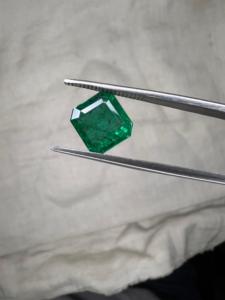 Émeraude naturelle de 2,77 carats, taille octogonale carrée, vert vif intense, pierre précieuse non montée, provenant de Zambie - Product Image 1