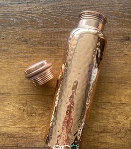 Botella de agua tradicional de cobre con beneficios ayurvédicos para la salud, diseño martillado para beber a diario, botella reutilizable ecológica. - Product Image 5