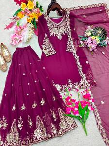 Conjunto Étnico de Tres Piezas: Kurti Premium de Georgette Completamente Cosido de Secado Rápido para Todas las Estaciones, Pantalones Sarara Acampanados y Dupatta a Juego - Product Image 2