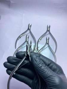 เครื่องมือตัดหนังกำพร้าและเล็บสแตนเลสอย่างดี แบบขายส่ง OEM รับทำโลโก้ ปลายแหลมคม ใบมีดตรง สำหรับเล็บหนา - Product Image 5