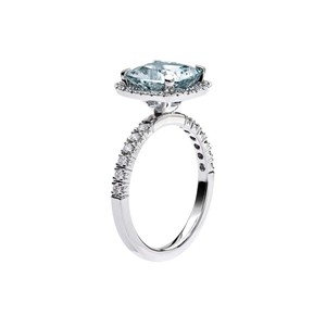 Anillo de compromiso y fiesta de lujo con topacio azul talla cojín, plata de ley 925 y chapado en oro de 14K - Product Image 2