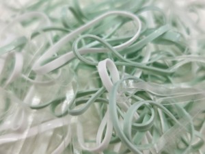 Bandes élastiques pour cheveux en TPU, fabriquées en Corée, unisexes, personnalisées OEM ODM, dans une bouteille en plastique, non toxiques, élastiques, certifiées OEKO-TEX - Product Image 2