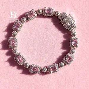 Pulsera de Lujo con Diamantes Rosa Corte Esmeralda y Zafiro Rosa Cultivado en Laboratorio VVS, Oro Blanco de 14K, con Halo y Cierre de Caja Iced Out - Product Image 3