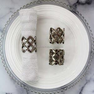 Servilletero de oro en latón macizo con diseño de corte láser perfecto para ceremonias de boda y ocasiones especiales - Product Image 3