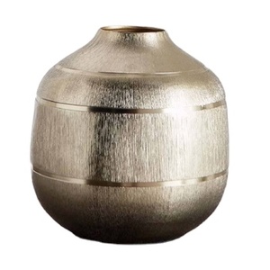 Jarrón Moderno de Aluminio de Alta Calidad con Acabado Mate para Decoración del Hogar en Sala de Estar, Dormitorio, Estantes y Mesas - Product Image 3