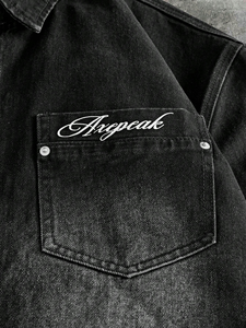 Chemise en jean pour homme noire délavée dégradée effet ombré, manches courtes, coupe ample, brodée, style streetwear, épaules tombantes - Product Image 6