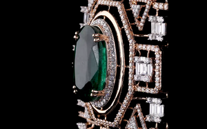 Colgante de Diamante Geométrico de Lujo Cultivado en Laboratorio con Centro de Aspecto Esmeralda |   Joyería nupcial de alta gama - Product Image 6