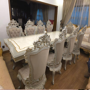 Juego de comedor europeo ornamentado en color marfil con tablero de vidrio y sillas altas con tallados lujosos, disponible a precios de mayorista. - Product Image 5