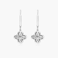 Pendientes de Oro Blanco con Trébol Floral y Diamantes Cultivados en Laboratorio