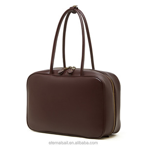 Sac carré à bandoulière en cuir véritable pour femme - Product Image 6