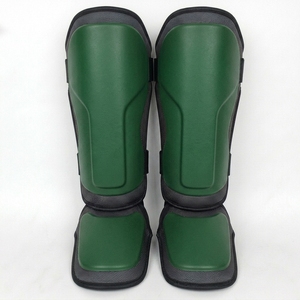 Protège-tibias de style OEM en plastique moulé par injection, équipement de protection léger à enfiler pour la boxe, unisexe adulte - Product Image 1