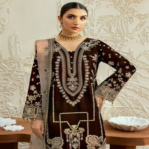 Élégant beau luxe velours 3 pièces costumes pour femmes longues Maxi robes Ramsha Volume velours-6 indien pakistanais Boutique - Product Image 5