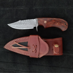 Couteau de chasse, de dépecage et utilitaire haut de gamme en acier Damas fait main, lame fixe, manche en bois, étui en cuir, pour la vente en gros aux États-Unis - Product Image 1