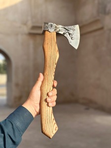 Hacha Vikinga Tomahawk de BA Enterprises, Hecha a Mano con Acero de Alto Contenido de Carbono, Mango de Madera, para Supervivencia, Grado Industrial - Product Image 4