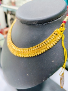 Collar con Colgante de Oro Sólido de 22K para Mujer, Joyería de Boda Tradicional India, Certificado BIS, Oro Puro - Product Image 3