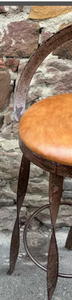 Offre Exclusive : Tabouret de Bar Industriel de Luxe en Fer Forgé avec Assise en Cuir Marron et Base Métallique Torsadée, Hauteur Comptoir - Product Image 3