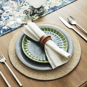Anneaux de serviette en bois faits à la main, supports de table décoratifs pour mariages, dîners, événements et hôtellerie - Product Image 1