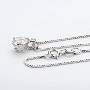 Collar con Colgante de Moissanita de 1.0 Quilates, Diseño Elegante, Chapado en Oro Blanco de 18K, Corte de 3 Puntas, Cadena de 400mm (+50mm), Venta al Por Mayor - Product Image 3