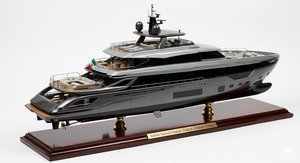 Maqueta de Barco Azimut Grande Trideck (Serie Grande) Italiana Hecha a Medida, de Cedro de 36 Pulgadas, Pintada a Mano - Product Image 2