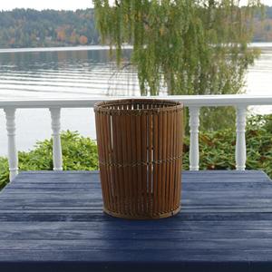 Panier en bambou avec garniture en cuir brut, panier de rangement tissé à la main, style Palm Beach Regency, vente en gros - Product Image 2