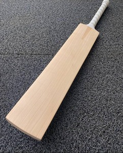 Batte de cricket professionnelle HIT ZONE en saule anglais, haute performance, lame légère, poignée robuste, pour matchs de cricket - Product Image 1