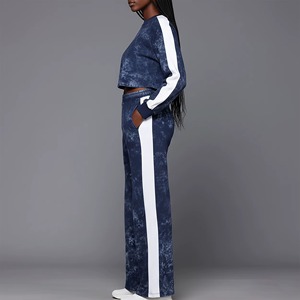 Ensemble de survêtements deux pièces en velours pour femmes avec logo brodé, personnalisable, comprenant un sweat à capuche et un pantalon de survêtement - Product Image 2