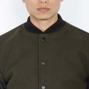 Veste universitaire en gros pour hommes, manches en laine, qualité supérieure, style urbain pour l'hiver - Product Image 5