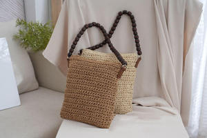 Un sac fourre-tout en fil naturel magnifiquement conçu, qui se démarque grâce à ses décorations uniques en perles de bois, pour femmes. - Product Image 6