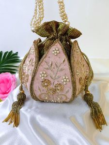 Bolso de mano tipo Potli con cordón, bordado y con cuentas, para fiestas, bodas, o como estuche para joyas y cosméticos. - Product Image 3