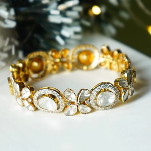 Pulsera de Oro de 14K Glimmer Glee Danta Gems Polki, Joyería de Diseño Tradicional Brillante, Accesorio de Moda Elegante y Ajustable - Product Image 4