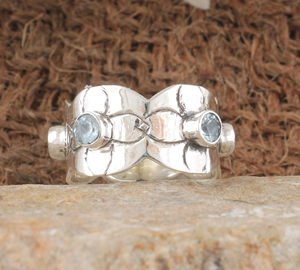 แหวนเงินแท้ 925 ประดับพลอยโทแพซสีฟ้าคลาสสิกทรงเบเซล สำหรับผู้หญิง เหมาะสำหรับงานแต่งงาน งานเลี้ยง และเป็นเครื่องประดับทั่วไป - Product Image 6