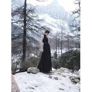 เดรสยาวแฟชั่นสูงสำหรับผู้หญิง สไตล์ลำลอง LILIAN HALTER-NECK LONG DRESS ประดับคริสตัล ลูกไม้ปักลาย คริสตัลตกแต่ง ชุดเดรสทรงเข้ารูป - Product Image 2