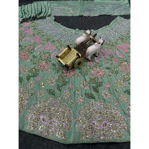 Ropa de fiesta de noche Lehenga Choli con trabajo de bordado de secuencia - Product Image 5