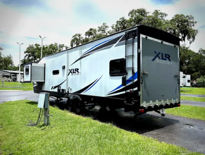 Camping-car de luxe d'occasion 2023 2023 2021 Forest River XLR Boost 29QBSCamper RVS Motorhomes Travel Trailer - Product Image 5
