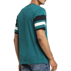 Camiseta de Manga Corta Color Verde Azulado para Hombre con Mangas a Rayas en Contraste, Cuello Redondo, Estilo Casual, Tejido de Punto - Product Image 4