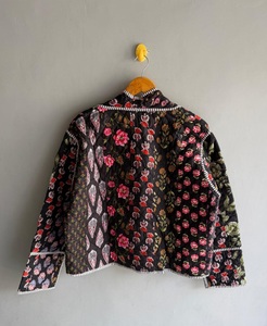 Chaqueta acolchada floral vintage para mujer, con estampado patchwork, corte regular, para invierno, tipo cárdigan, regalo para ella. - Product Image 4