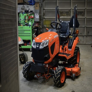 Tractor cortacésped Kubota de alta resistencia diseñado para agricultura en mini jardines con control de conducción suave y motor confiable - Product Image 1