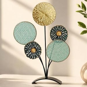 Sculpture murale florale en métal faite à la main avec des motifs de pétales ronds multicolores et des accents dorés pour la maison, le salon, la table - Product Image 1