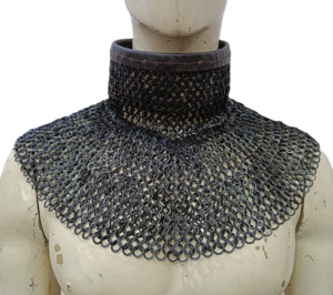 Armadura de cuello y hombros de acero dulce medieval hecha a mano, con gorgeta y avental de malla plana revetada, negra, para recreación histórica y cosplay. - Product Image 1