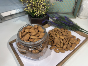 Amandes Naturelles de Qualité Supérieure en Gros, Fruits Secs Bruts, Sains et Croustillants, Longue Durée de Conservation, Qualité Export, Snacks et Produits de Boulangerie - Product Image 1