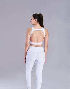 Sujetador deportivo de yoga reversible de malla con soporte alto, tirantes cruzados, cuello en V profundo, liso/estampado, color blanco - Product Image 3