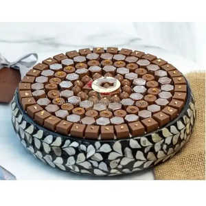 Soporte de pastel de madera Divine Radiance y con incrustaciones de madreperla Bandeja de servicio artística hecha a mano Premium Diseño árabe moderno - Product Image 6